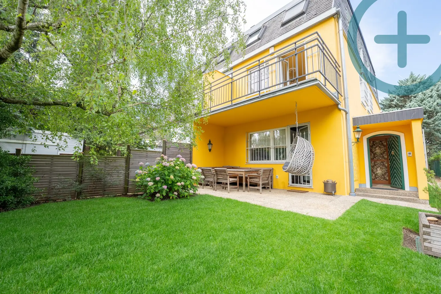 Charmante Doppelhaushälfte mit Gartenidylle & Wohlfühlcharakter