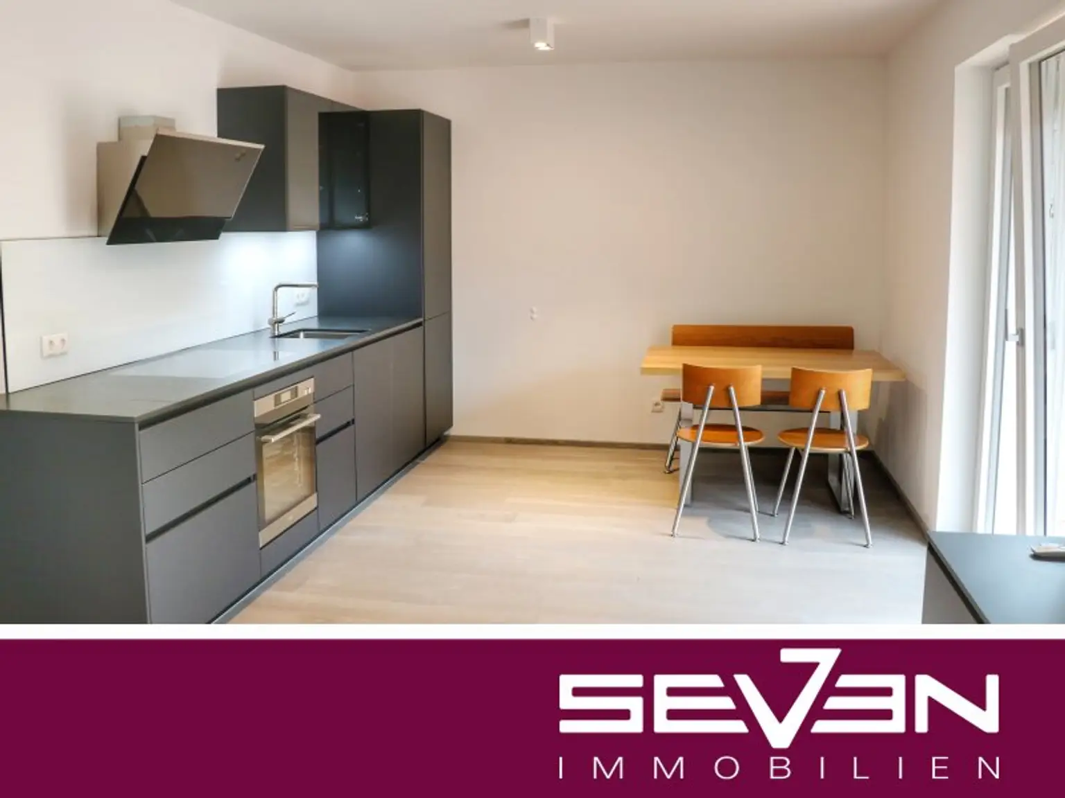 Telfs - Hochwertig - geschmackvoll eingerichtete 2 Zimmerwohnung mit Terrasse und Autoabstellplatz