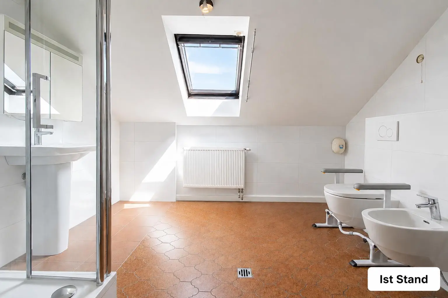Bild 17, Badezimmer_OG_Iststand1