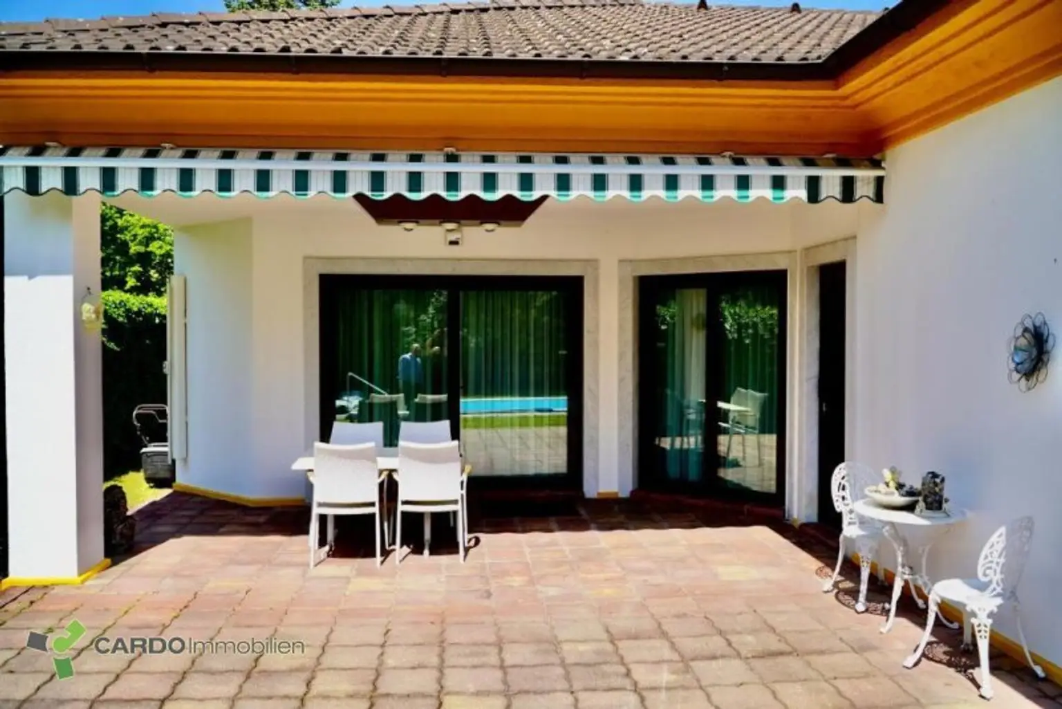 Wohnen oder Baubewilligtes Grundstück für ca. 615,15m² Wohnfläche, ca. 91,48m² Terrassen, 13 Garagenplätze