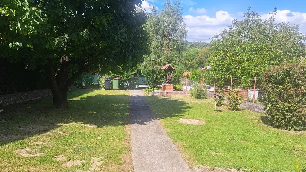 Kleines Sacherl mit 2 Terrassen, Nebengebäuden, Gemüsegarten, Erdkeller, idyllischem Grundstück, einer betonierten Freifläche und viel Potenzial....