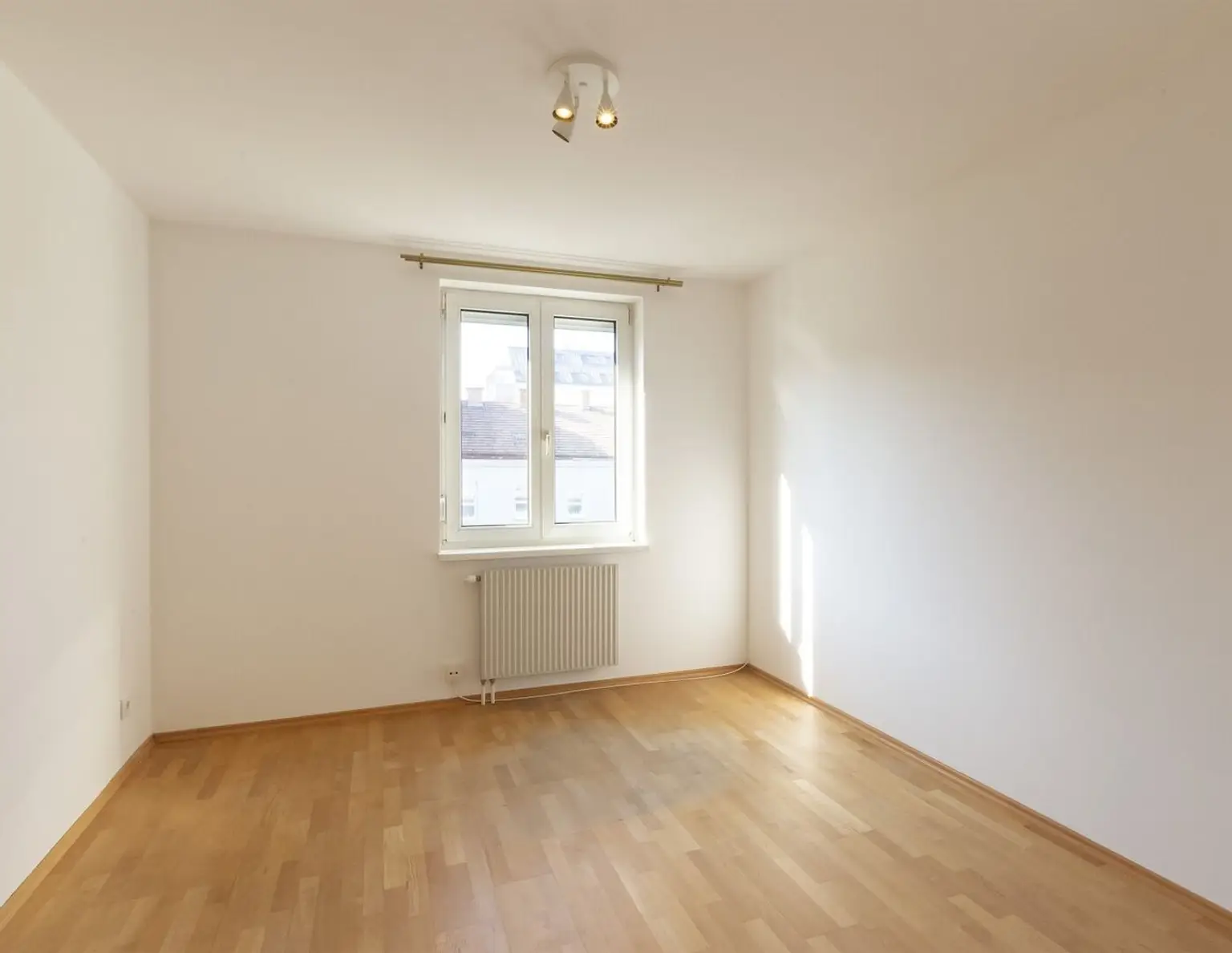 Leopoldauer Straße - hofseitiger 3 Zimmer Neubau mit Garage zu verkaufen