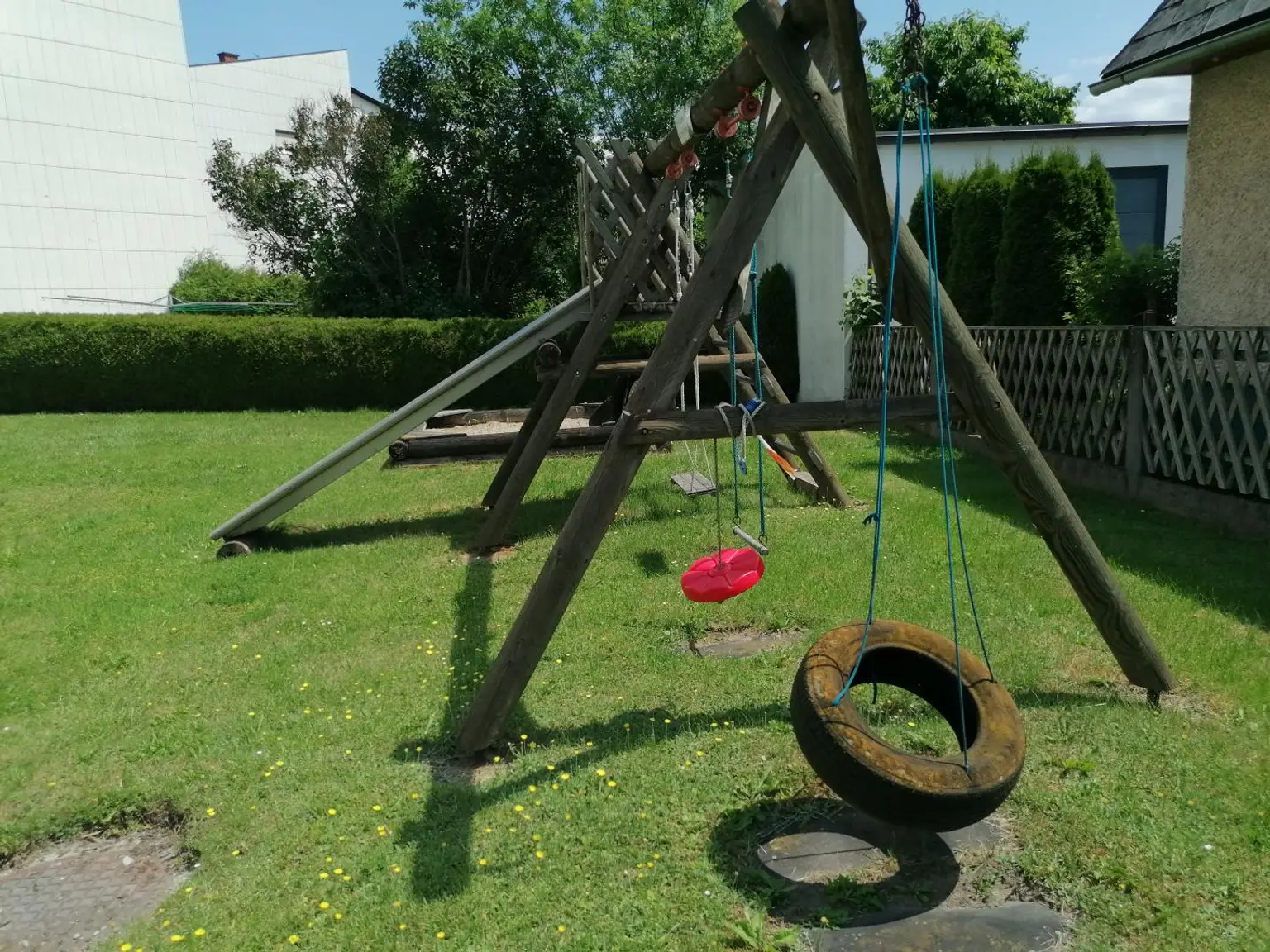 Wohnung mit Sanierungsbedarf – 74 m² Wohnfläche + Loggia und Kellerabteil