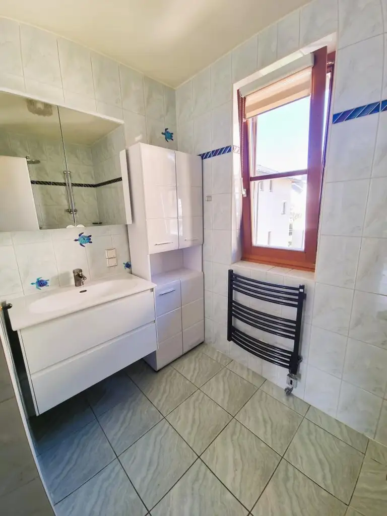 Charmante 3-Zimmer-DG-Wohnung mit Balkon & Tiefgarage – sofort bezugsfertig