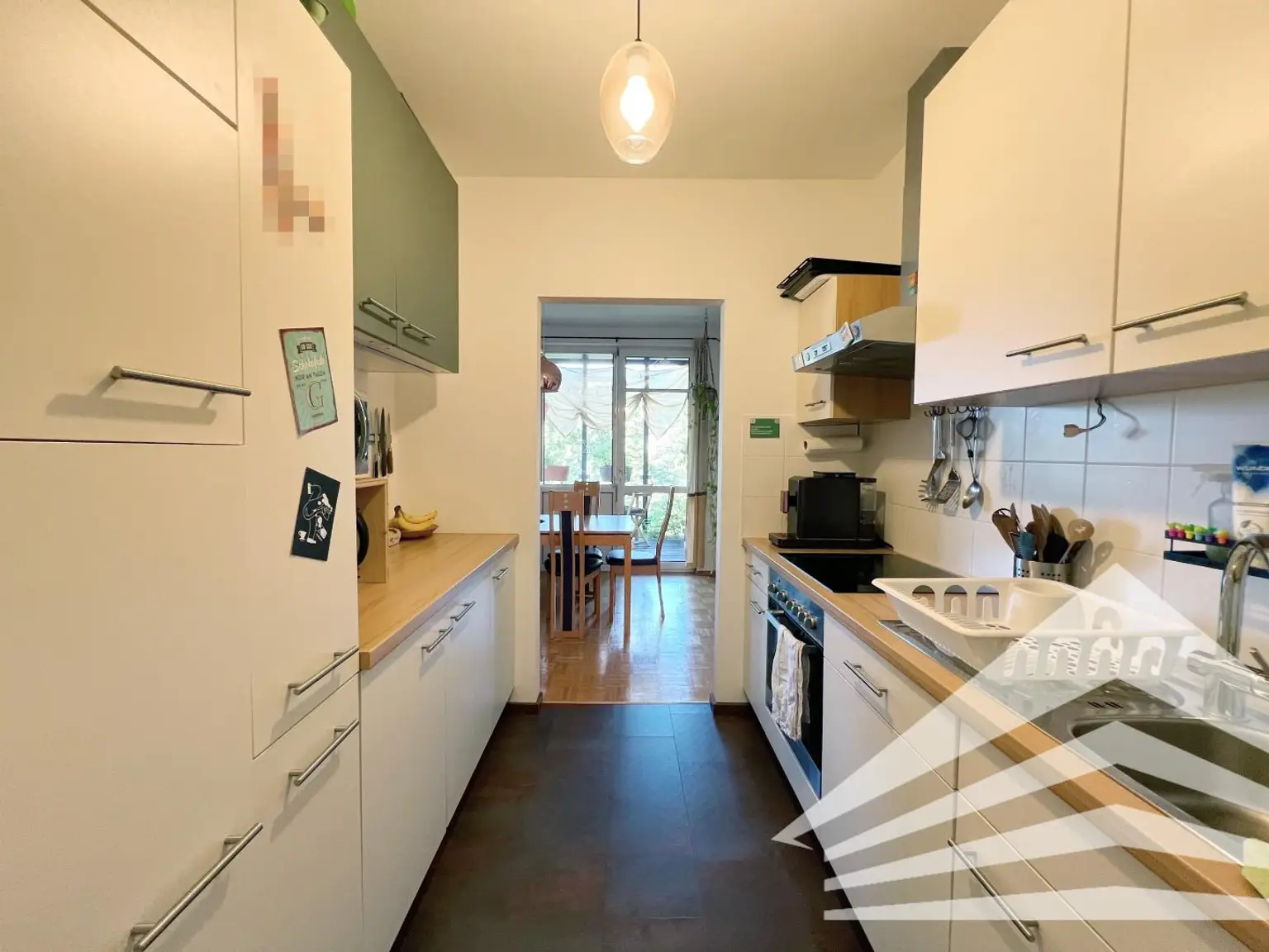 Gut aufgeteilte 3-Zimmer Wohnung mit Innenhof-Loggia und Küche!