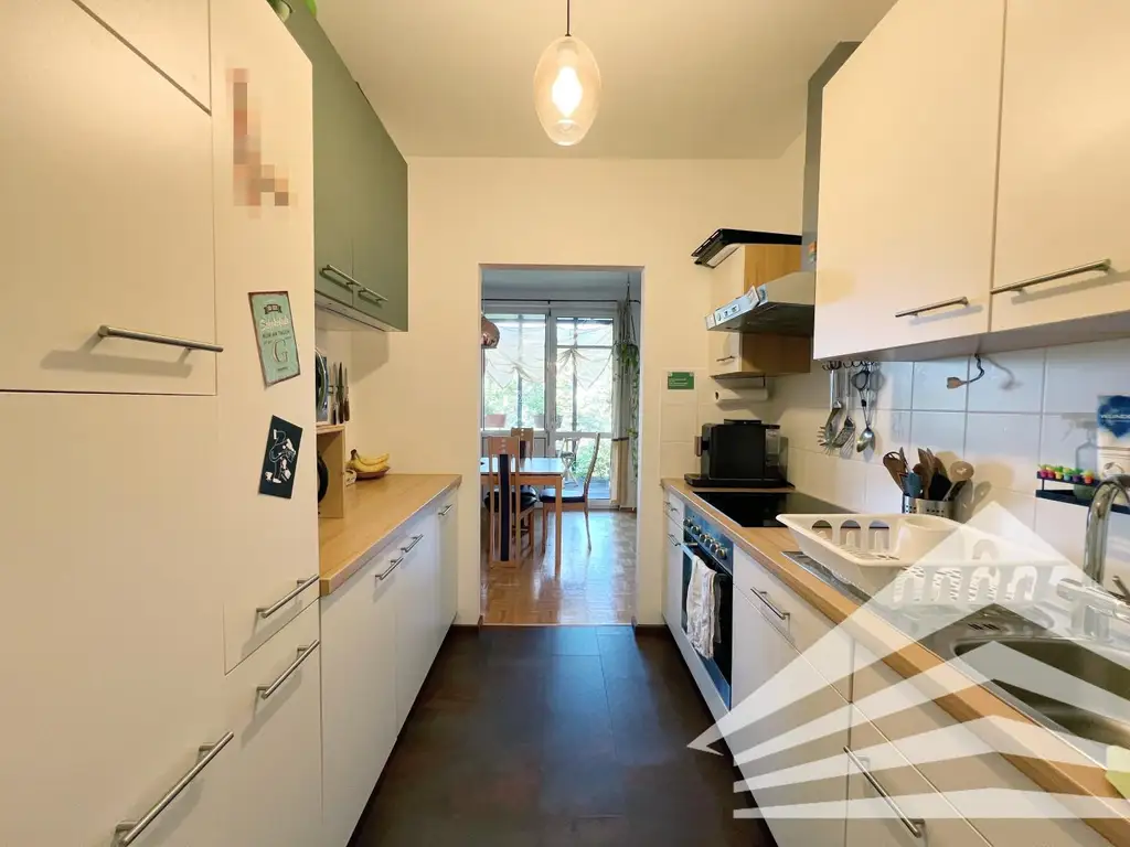 Gut aufgeteilte 3-Zimmer Wohnung mit Innenhof-Loggia und Küche!
