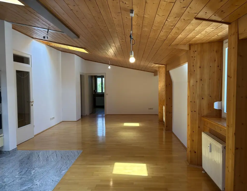 Gemütliche Dachgeschosswohnung an der Esplanade in Gmunden