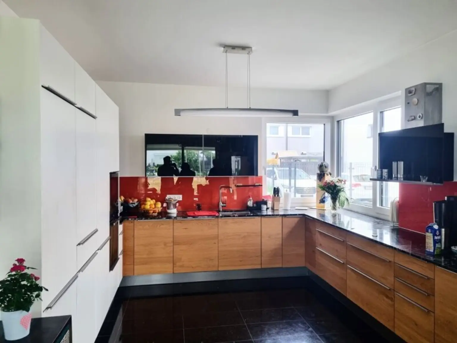 Ruhiges Wohnen vor den Toren Wiens – 6 Zimmer, 2 Bäder, Garten, Wintergarten & zwei Stellplätze