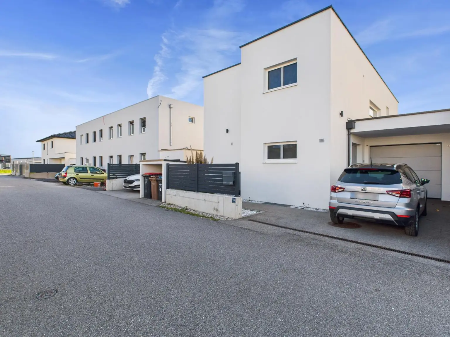 Exklusives Neubauhaus in Marchtrenk – stilvolles Wohnen mit modernster Technik & traumhaftem Garten samt Wellnessbereich