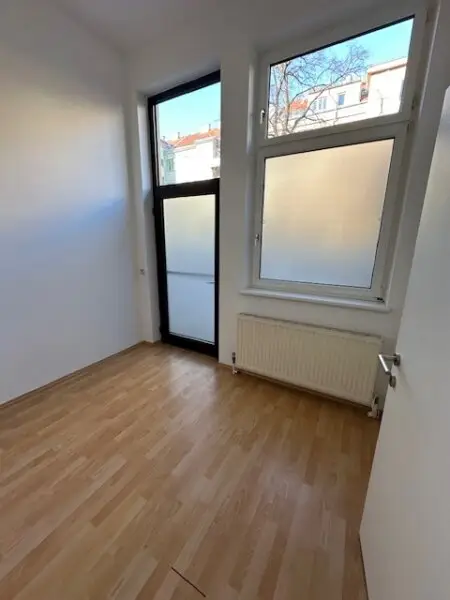 Ruhige Lage, modernes Büro/Praxis mit Autoabstellplätzen in zentraler Lage! Unbefristet!