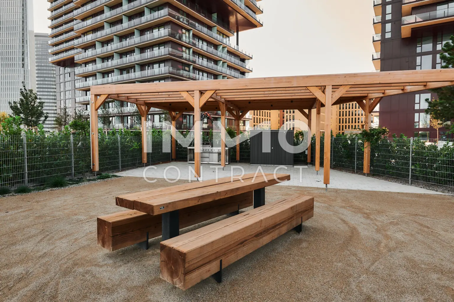 TOP-Ausblick: City mit Stephansdom, Donaukanal, Prater. Concierge, Party & BBQ Lounge, Pool usw.