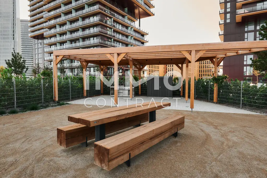 TOP-Ausblick: City mit Stephansdom, Donaukanal, Prater. Concierge, Party & BBQ Lounge, Pool usw.