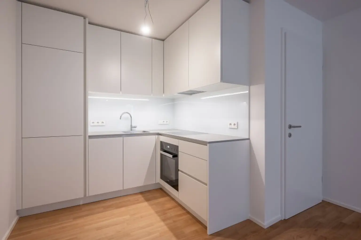 ++MOLLARD 50++  perfect 2-room-apartment in the Heart of the City (1/3)
