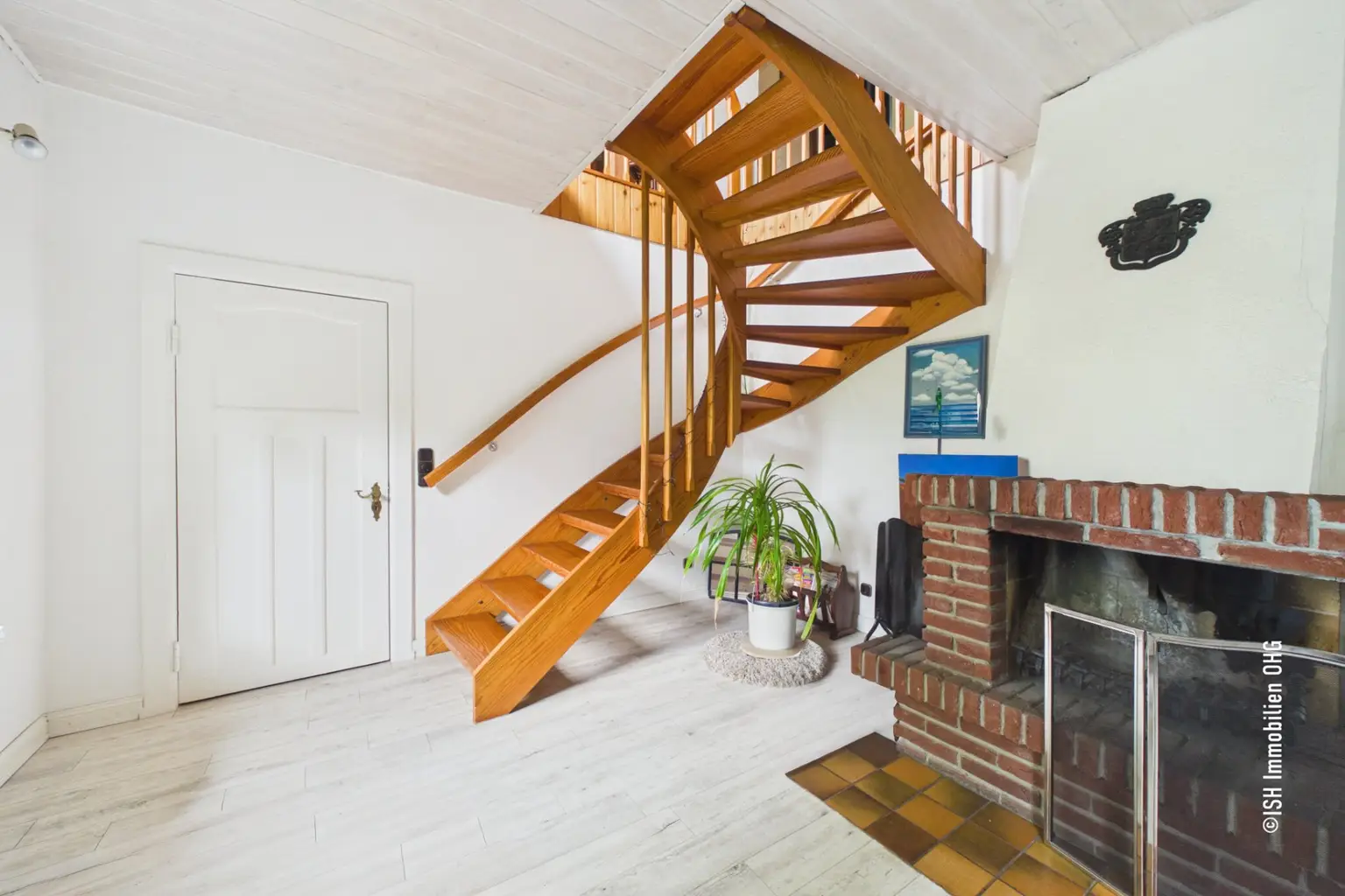 offene Holztreppe ins OG