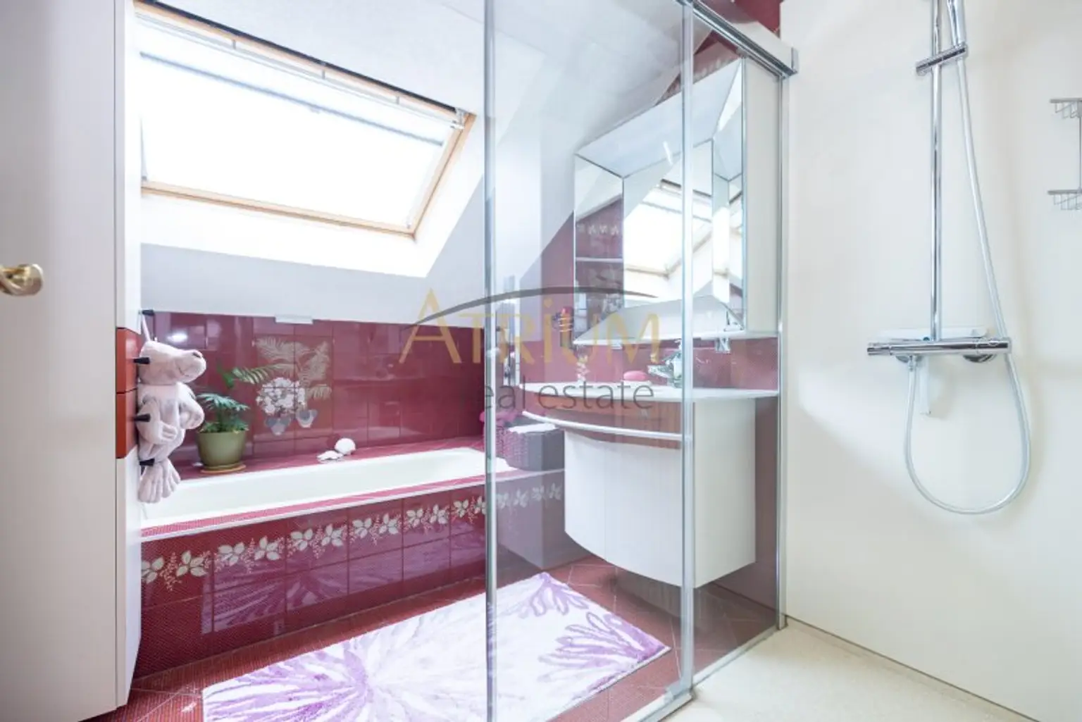 240m²  großes, modern aufgeteiltes 8 Zimmer Einfamilienhaus mit Garten und Pool in Gerasdorf bei Wien