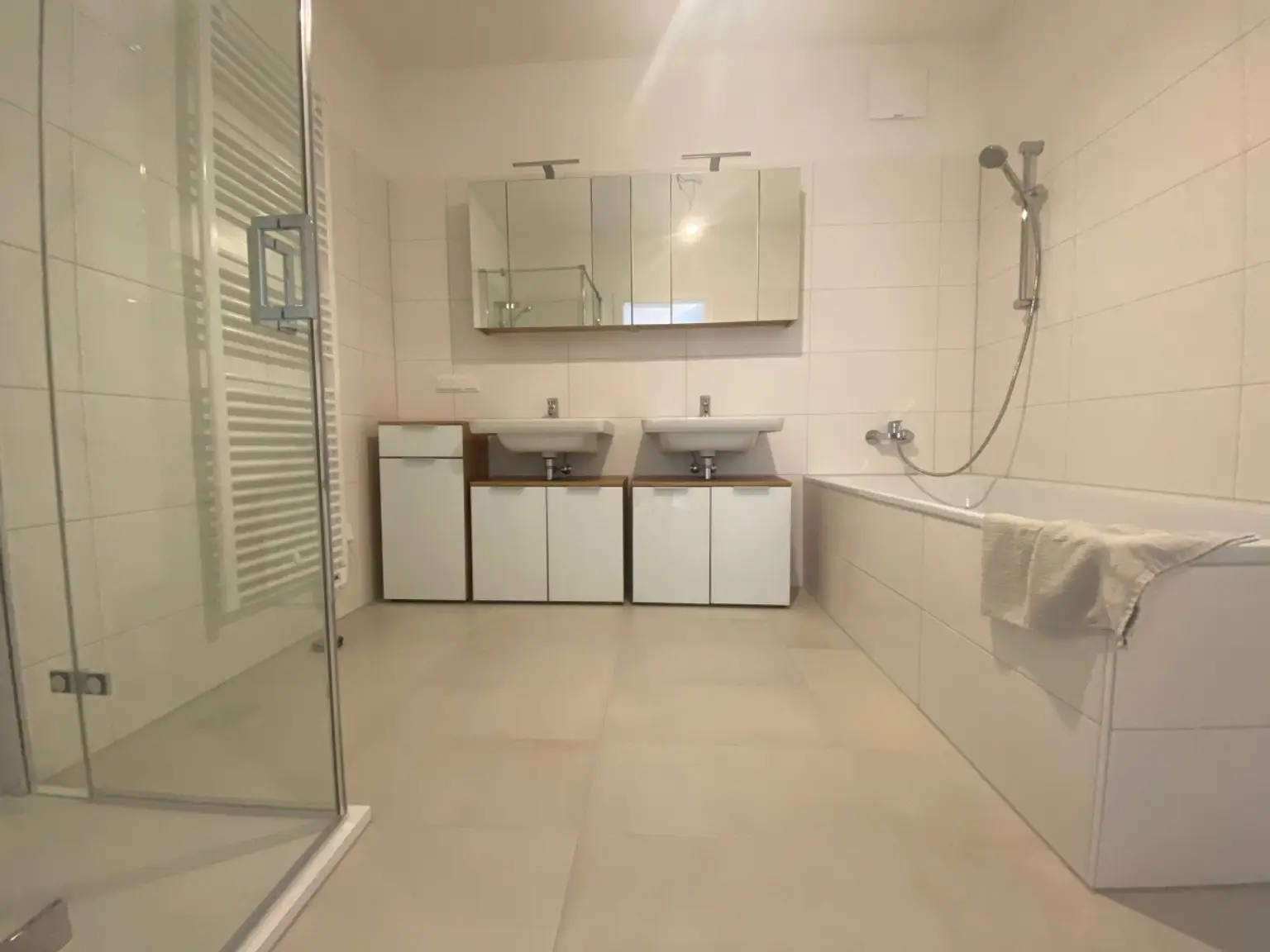 16 | NEU ++ VIER Zimmer mit TERRASSE und GARAGENPLATZ | Prima Service Immobilien