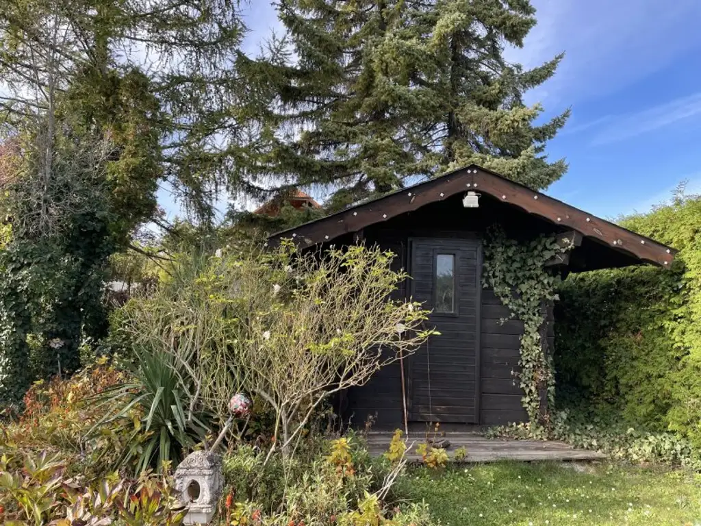 GROSSZÜGIGES ANWESEN MIT WOHNHAUS -- WUNDERSCHÖNER INNENHOF UND GROSSER GARTEN -- 1.315 m²!