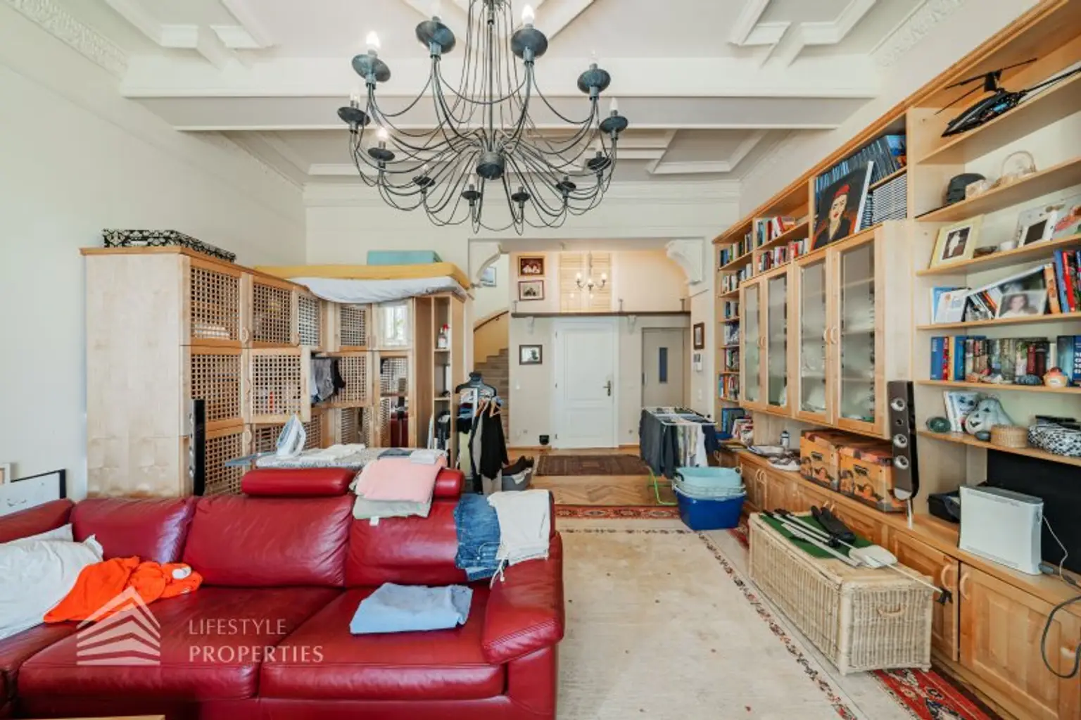 Luxuriöser 14- Zimmer Wohntraum mit Dachterrasse und Pool, Nähe Wilhelminenschloss