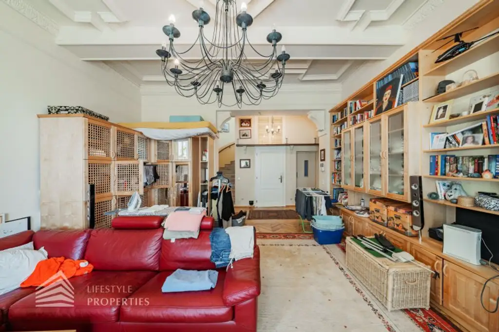 Luxuriöser 14- Zimmer Wohntraum mit Dachterrasse und Pool, Nähe Wilhelminenschloss
