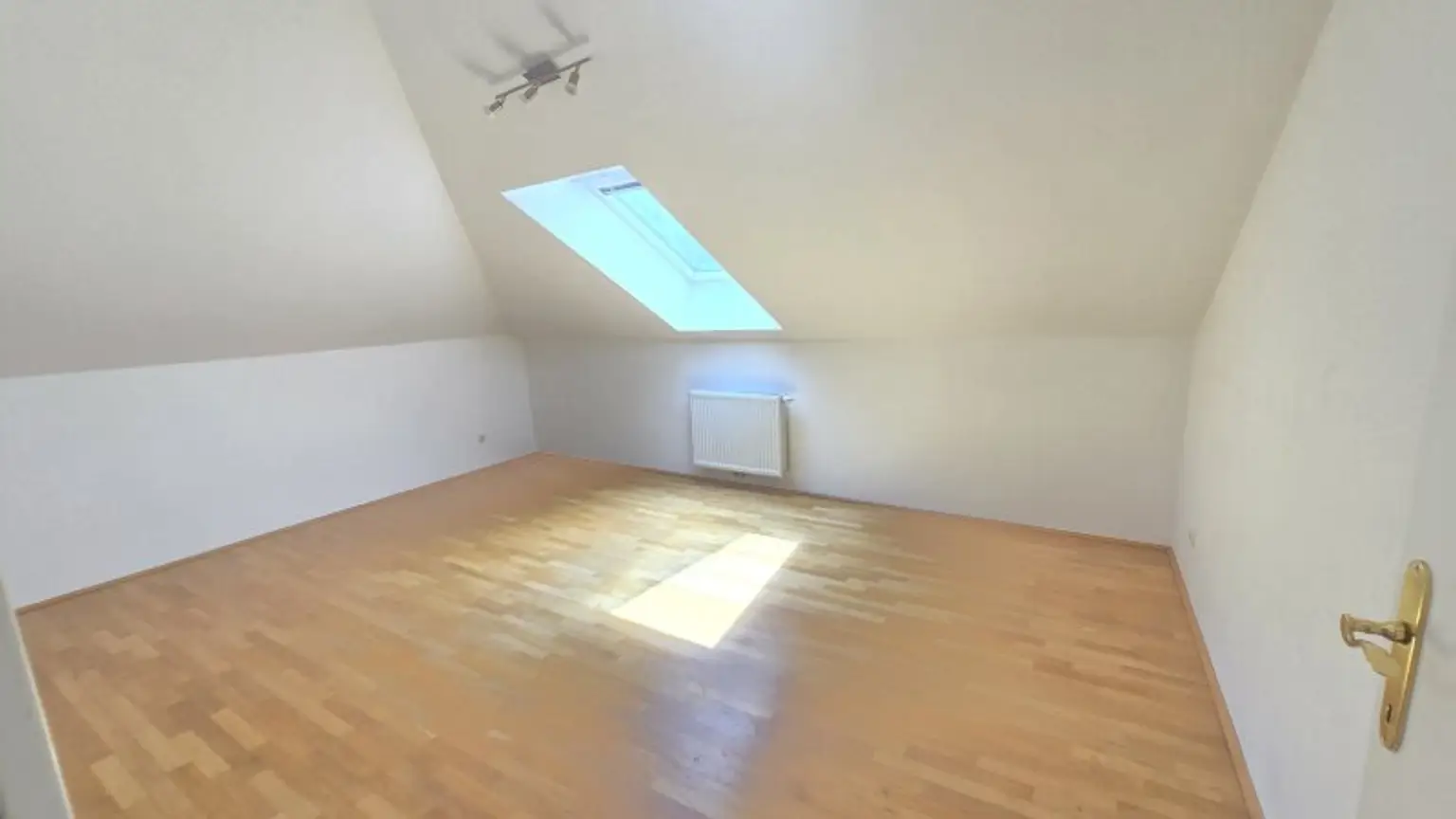 Schöne 4 Zimmer Wohnung mit Terrasse. Nähe Mariahilfer Straße