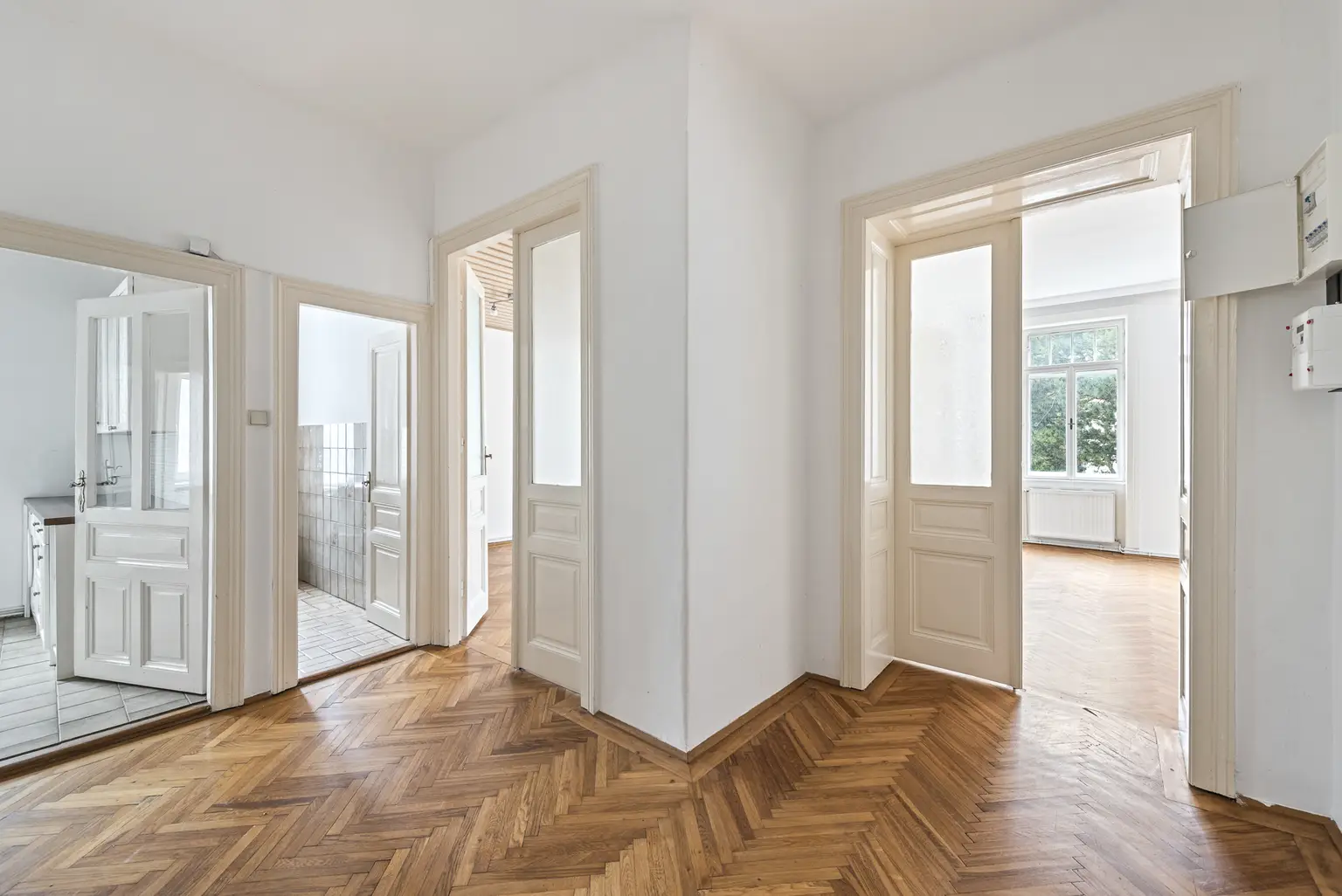 Großzügige Wohnung mit Potential (WG geeignet)