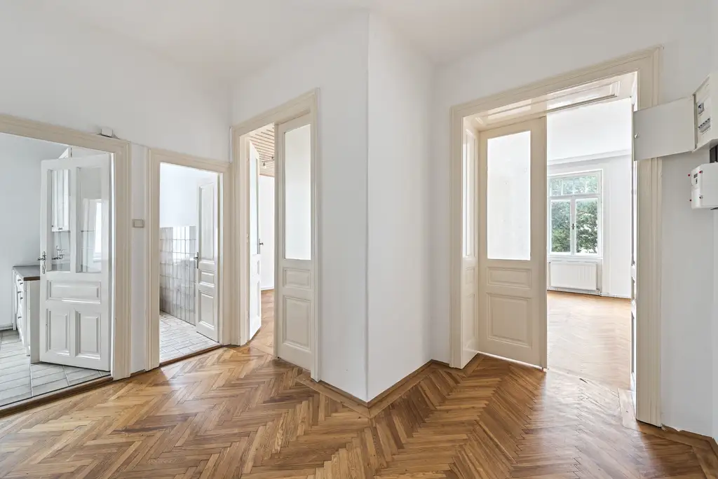 Großzügige Wohnung mit Potential (WG geeignet)