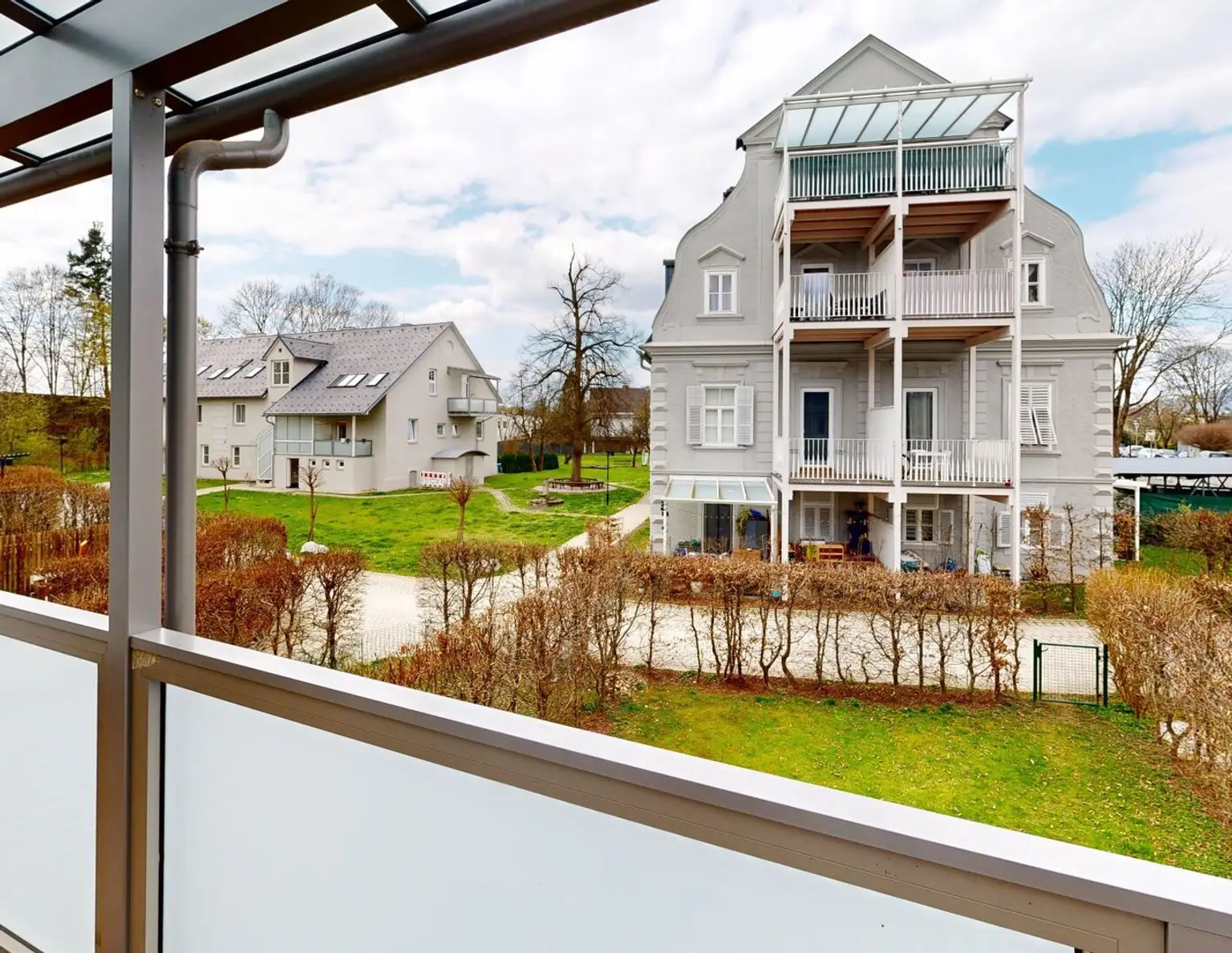 Provisionsfrei / Keine Grunderwerbsteuer!: Feldkirchen - 3-Zimmer-Wohnung im Grünen mit großem Balkon und Spielplatz