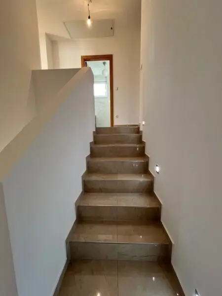 Moderne Doppelhaushälfte Nähe Wien mit 5 Schlafzimmern