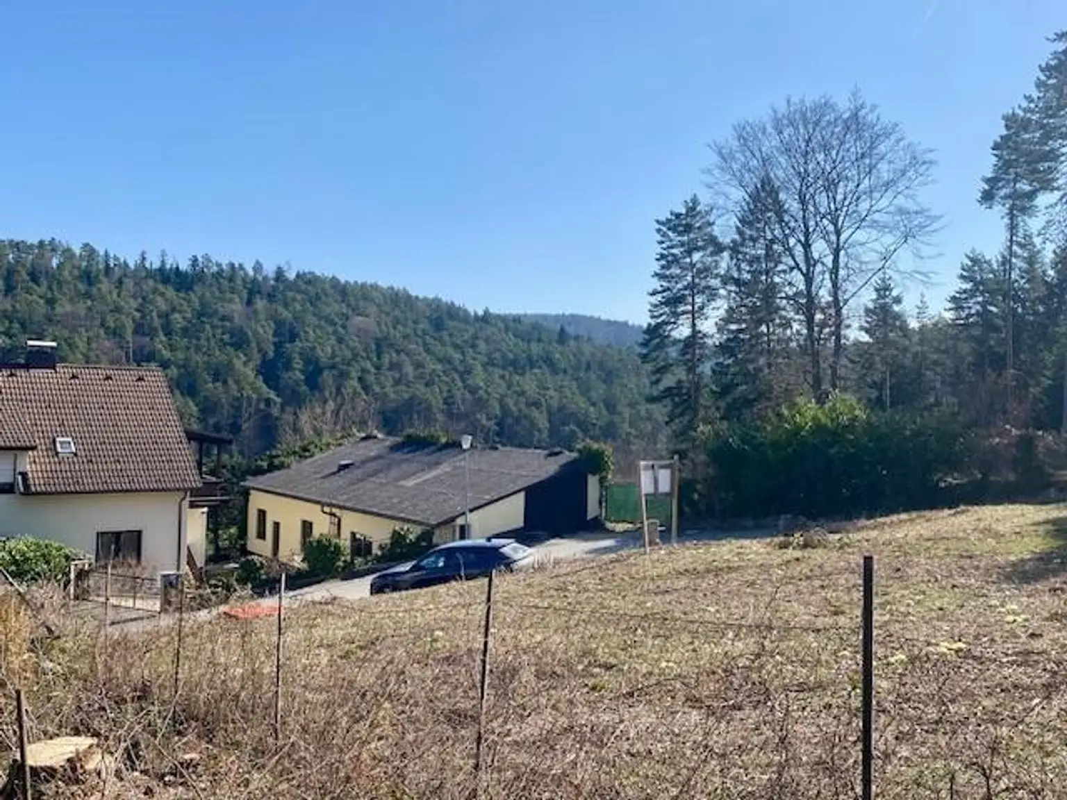 Blick vom angrenzenden Grundstück (ebenso erwerbbar)