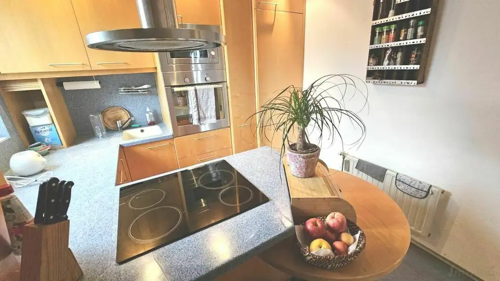 **Barrierrefreie & großzügige Wohnung** sonnige Loggia mit Grünblick** Carport**