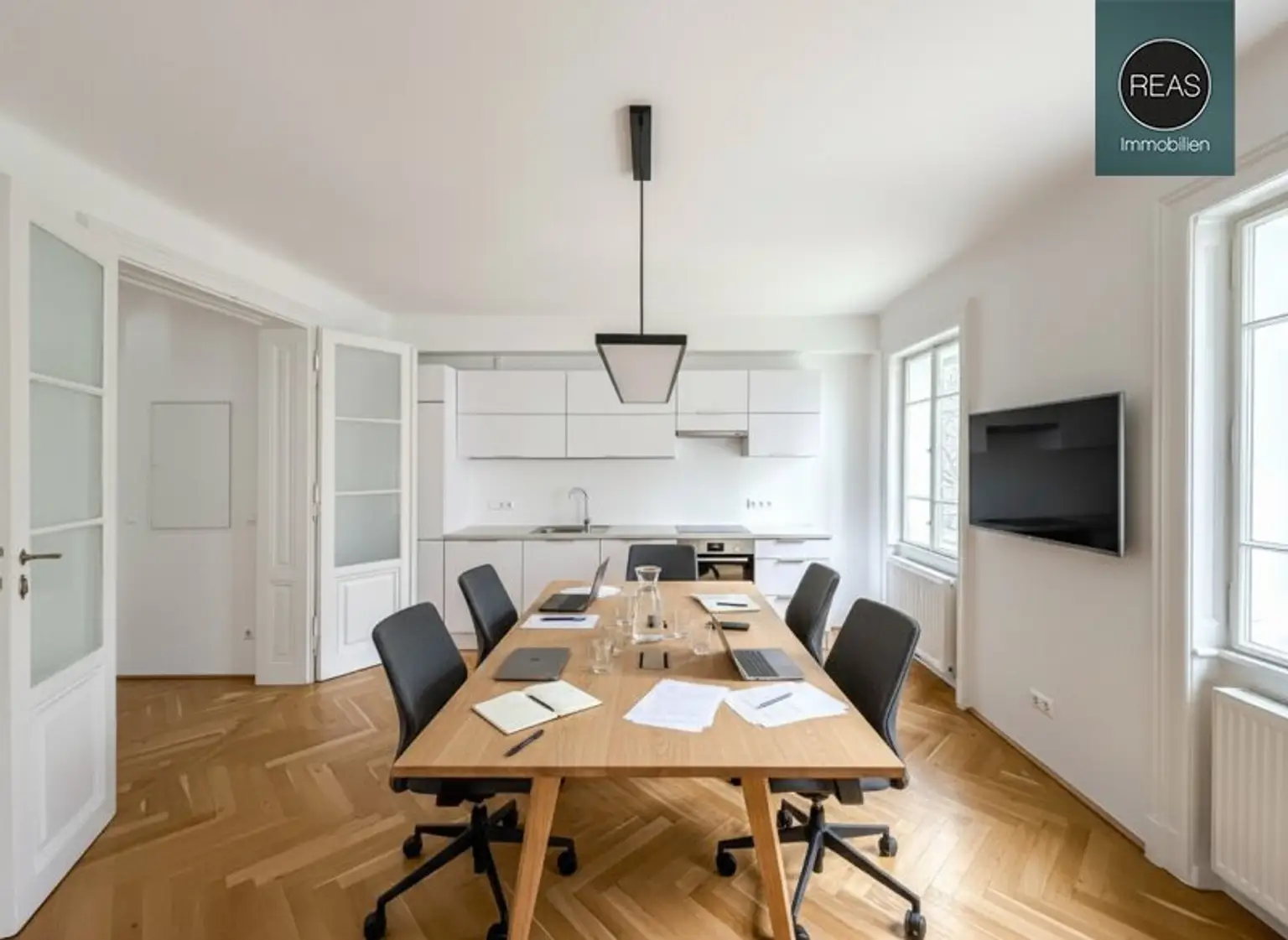 Büro mit Gartenblick und Erker in Bestlage neben dem Schubert-Museum! Gartennutzung inklusive!