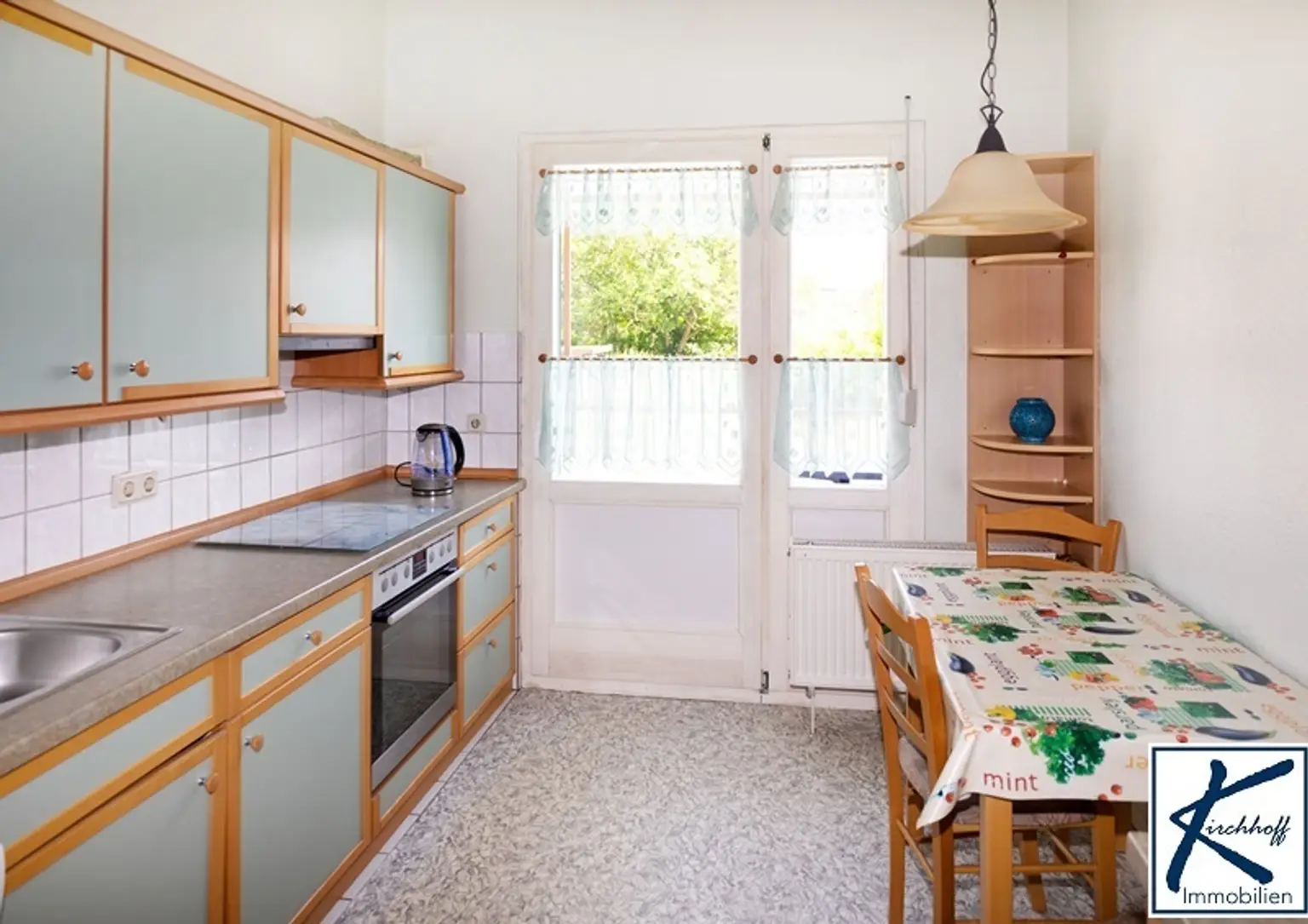 Küche mit Ausgang zur Terrasse EG