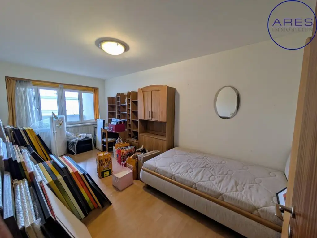 Zentrale Eigentumswohnung mit Loggia, WG-geeignet