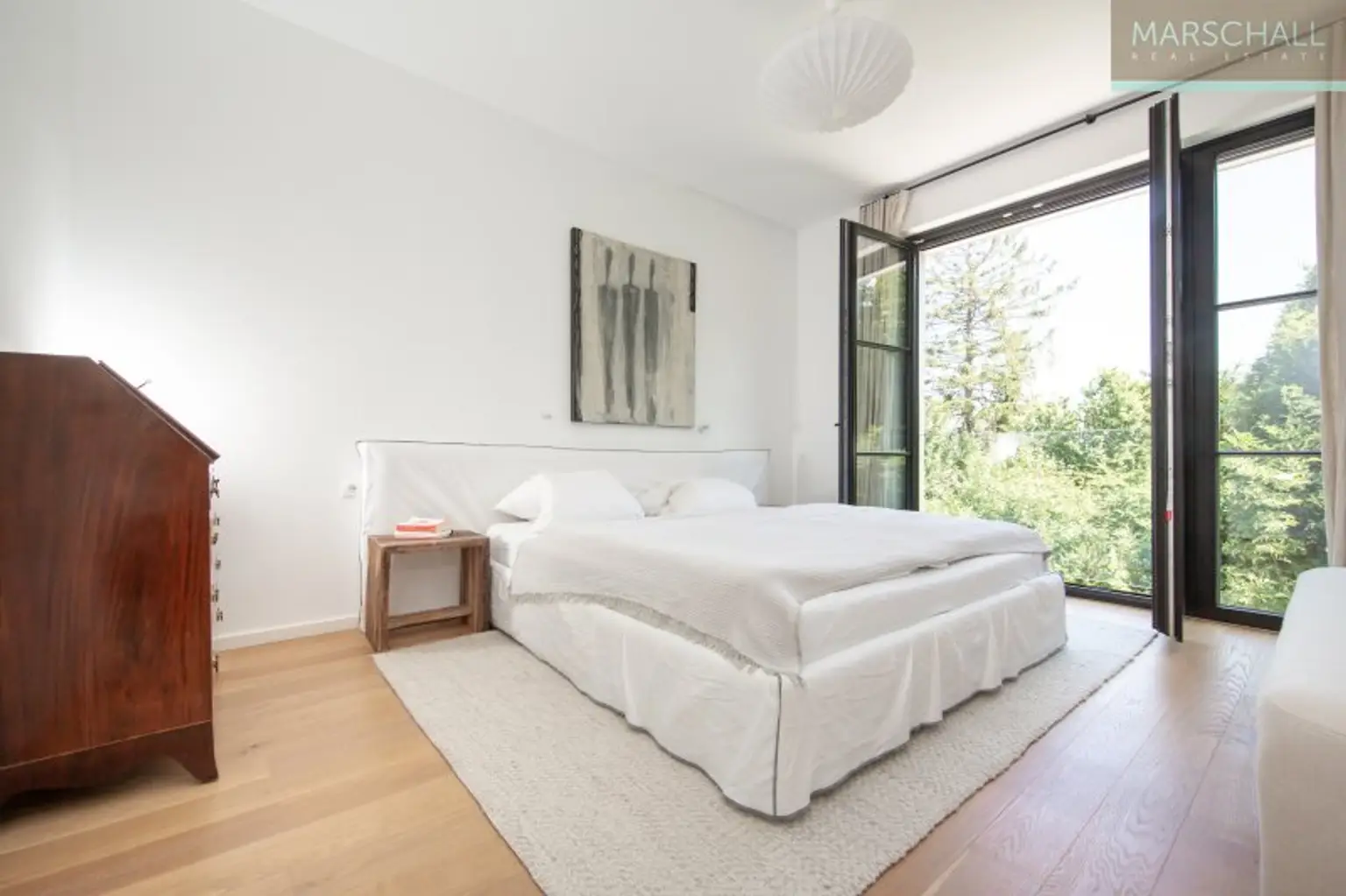 Außergewöhnliche Doppelhaus-Hälfte mit Pool