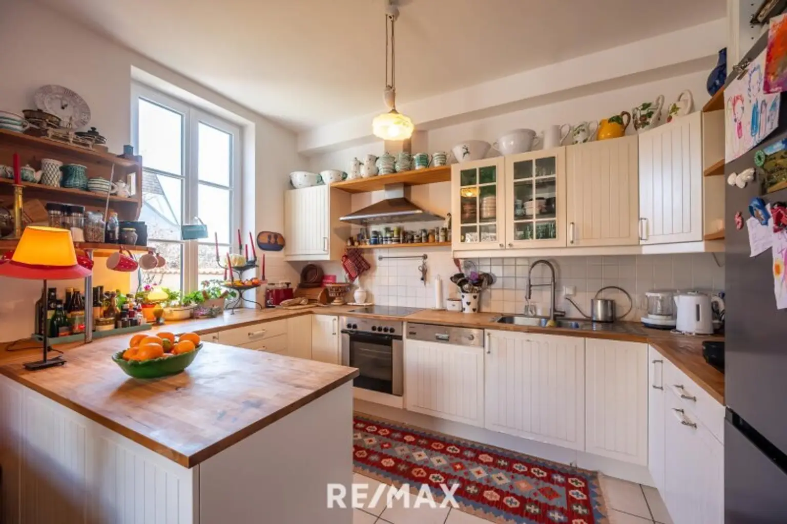 Elegante Villa im Landhausstil mit Riesengarage