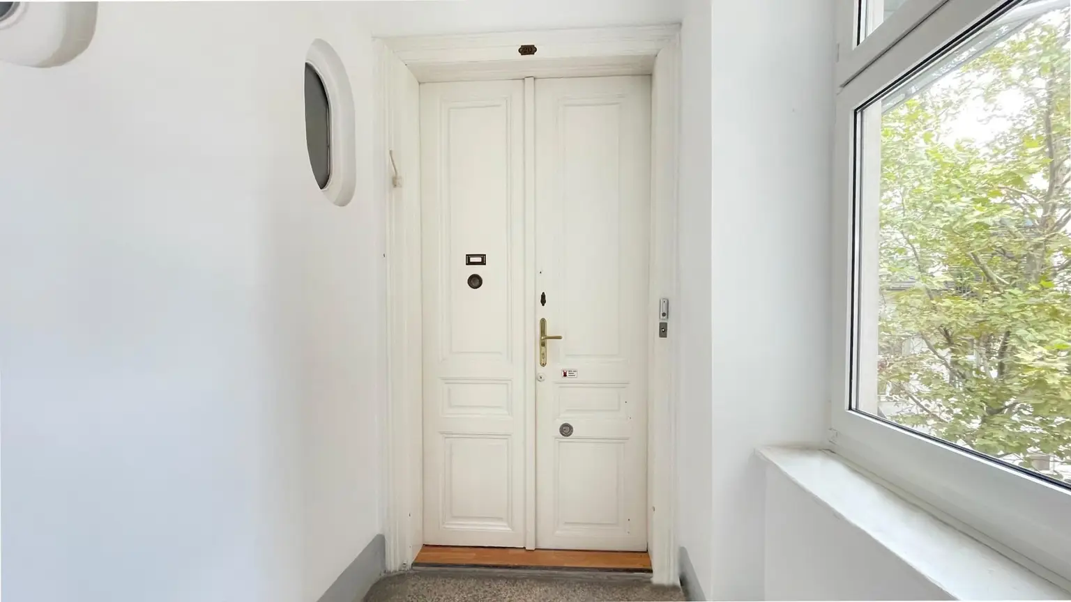 3 Zimmer mit Balkon, komplett neues Bad und WC