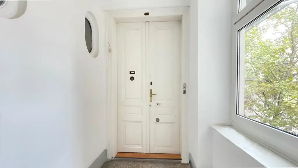 3 Zimmer mit Balkon, komplett neues Bad und WC