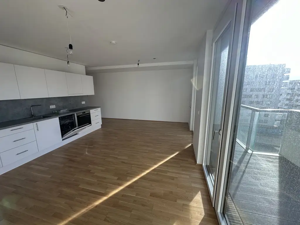 MARINA TOWER - Viel Platz zum Leben: 4-Zimmer-Wohnung mit Balkon und Loggia