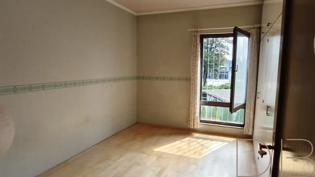 DB IMMOBILIEN | Sanierungsbedürftige 4-Zimmer-Wohnung mit südseitiger Terrasse und traumhaften Ausblick!