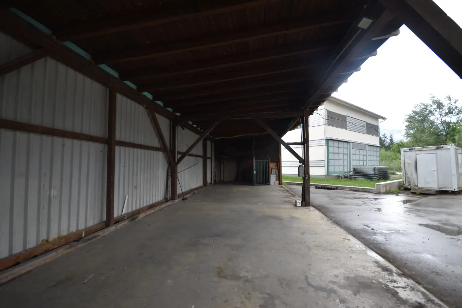 "ELSBETHEN - Lagerplatz mit großem Carport und Bürocontainer"