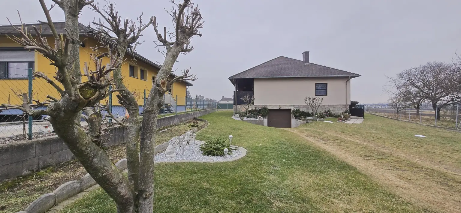 16 Haus Garageneinfahrt