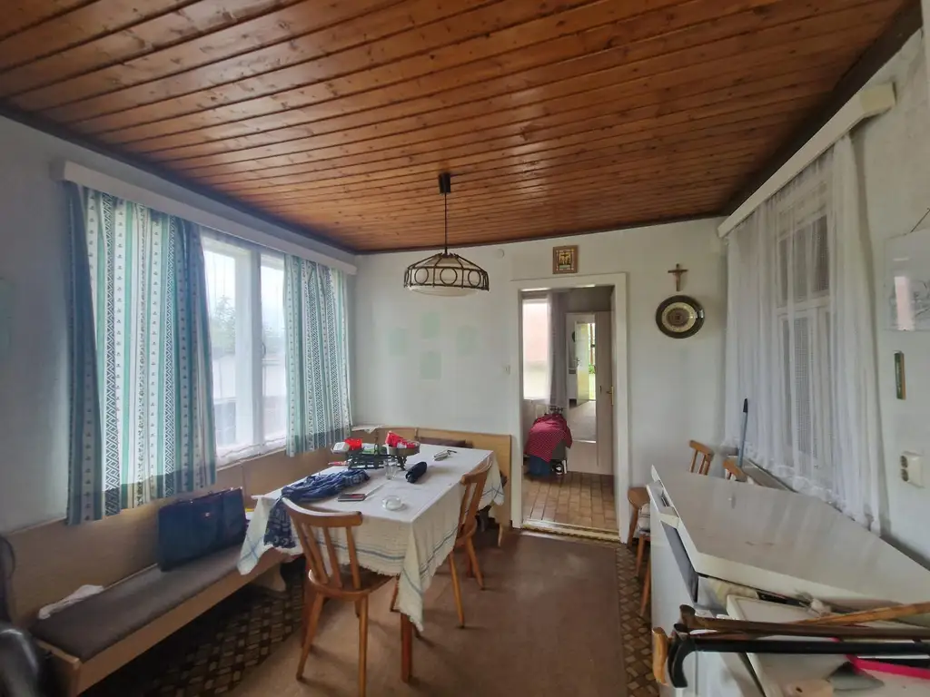BAUEN UND WOHNEN IN ALLERBESTER WOHN- UND ZENTRUMSLAGE VON KIRCHBERG AM WAGRAM MIT ALTBESTAND