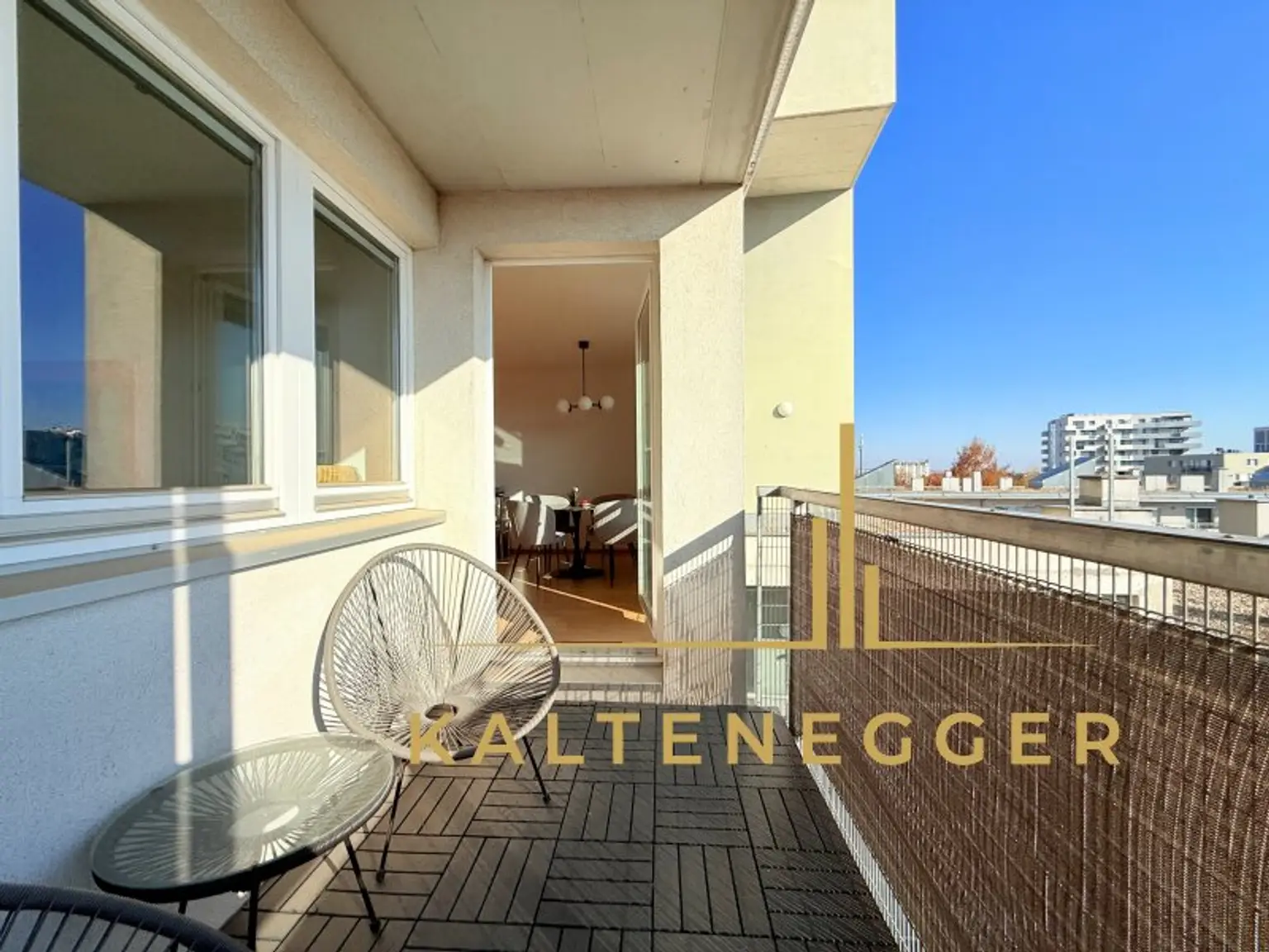 Blick von Loggia zum Wohnzimmer