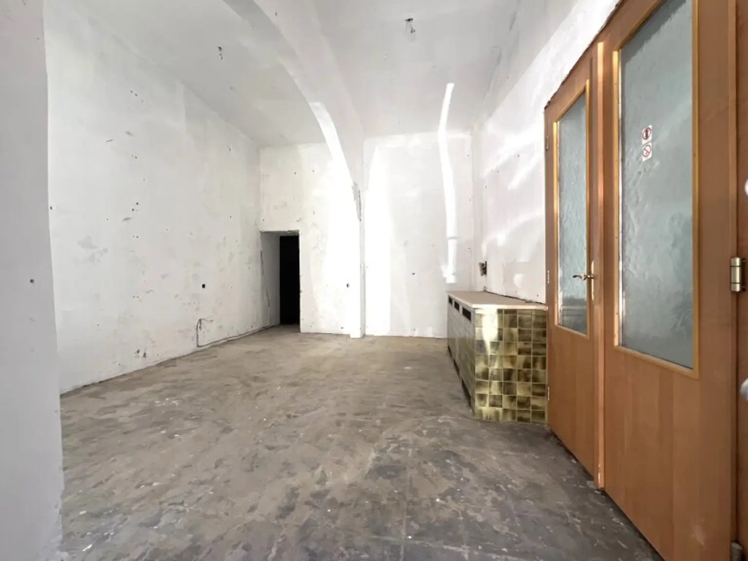 Top Lage! Renovierungsbedürftige Praxis oder Büro - aus Alt wird Neu