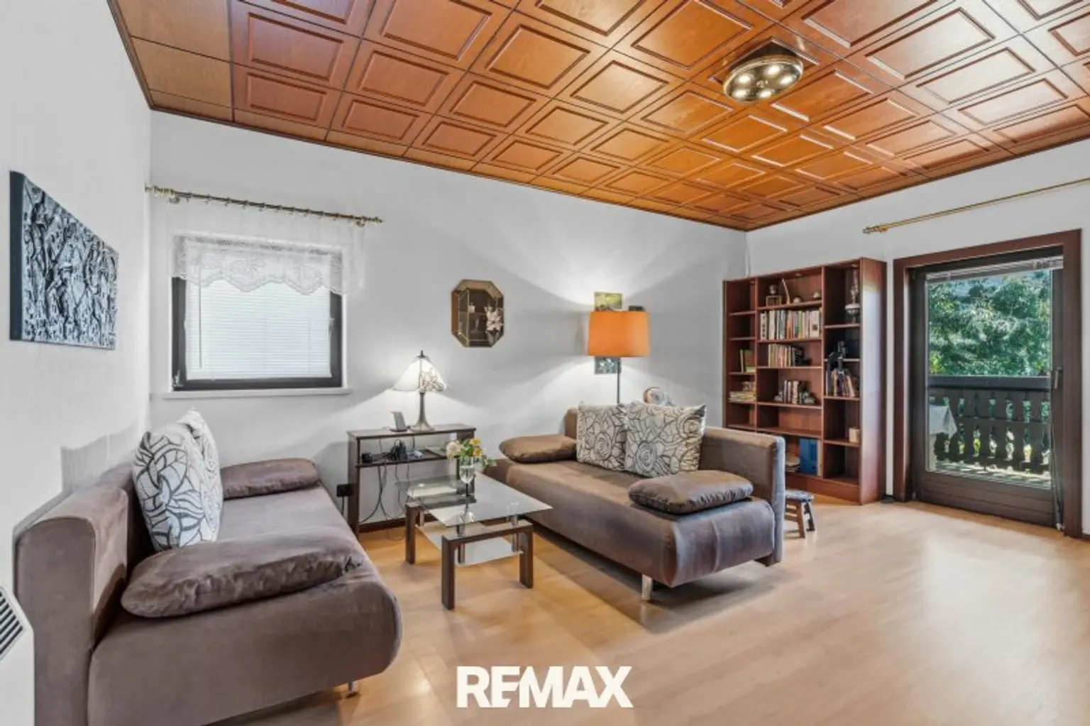 12 Obergeschoss Wohnzimmer mit Ausgang Balkon