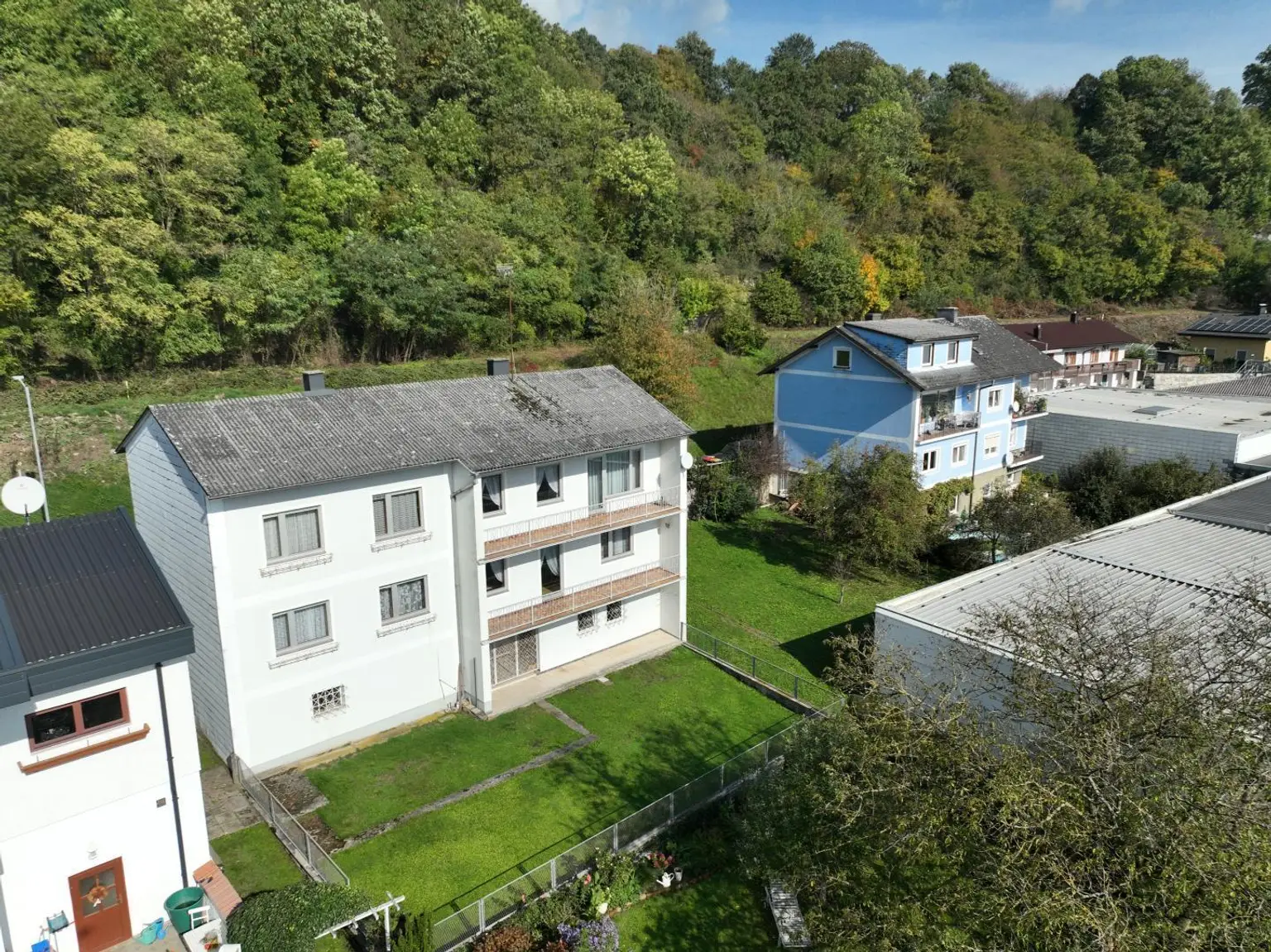 Haus an der stillgelegten Bahntrasse