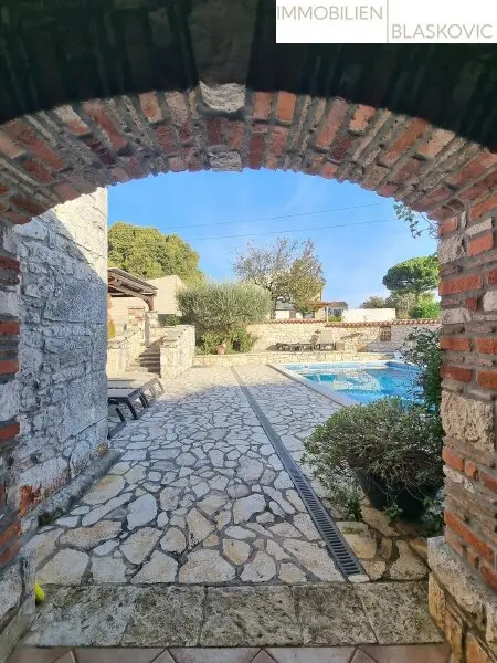 Porec Umgebung - Attraktives Steinhaus mit 2 Appartements und Pool/Wellness