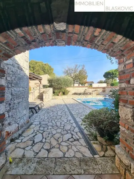 Porec Umgebung - Attraktives Steinhaus mit 2 Appartements und Pool/Wellness