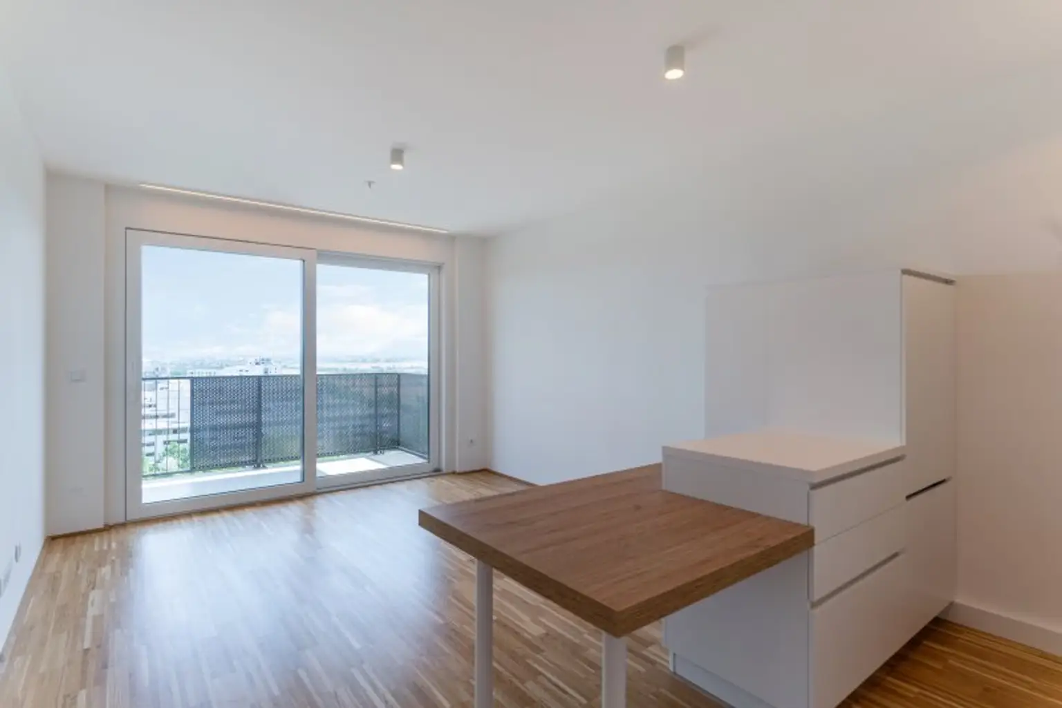 Serviced Apartment! All inclusive (Strom, Heizung, Internet + TV, Fitness) Wohnen im TABA Tower!