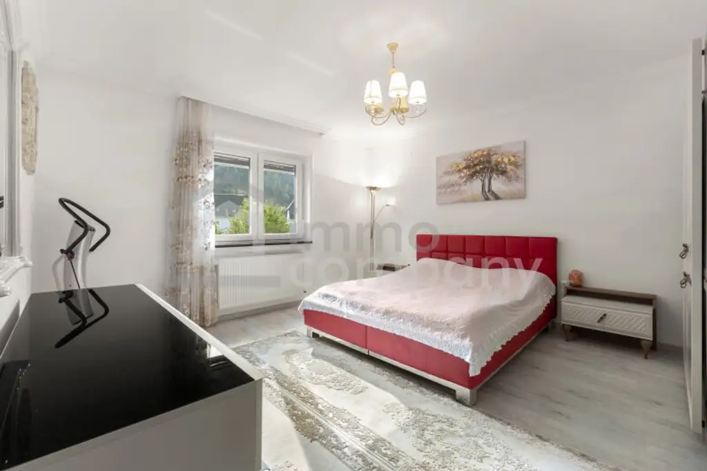 Großzügiges Mehrfamilienhaus mit zusätzlicher Gewerbefläche & großem Garten in Leoben-Göss